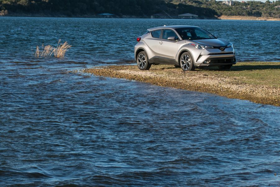  Toyota C-HR 2017 года  (NA) (фото 34 из 44)